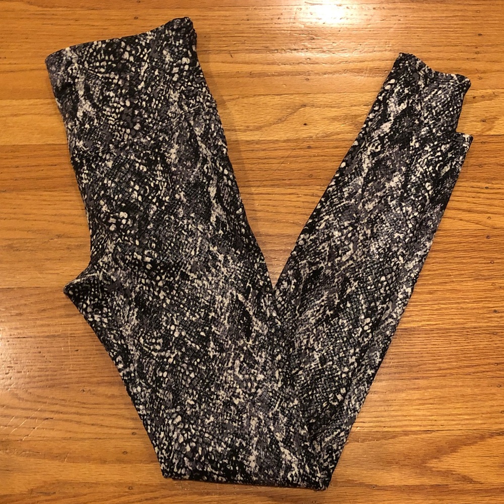 SPANX Black and White Patterned Leggings, Medium, Like New